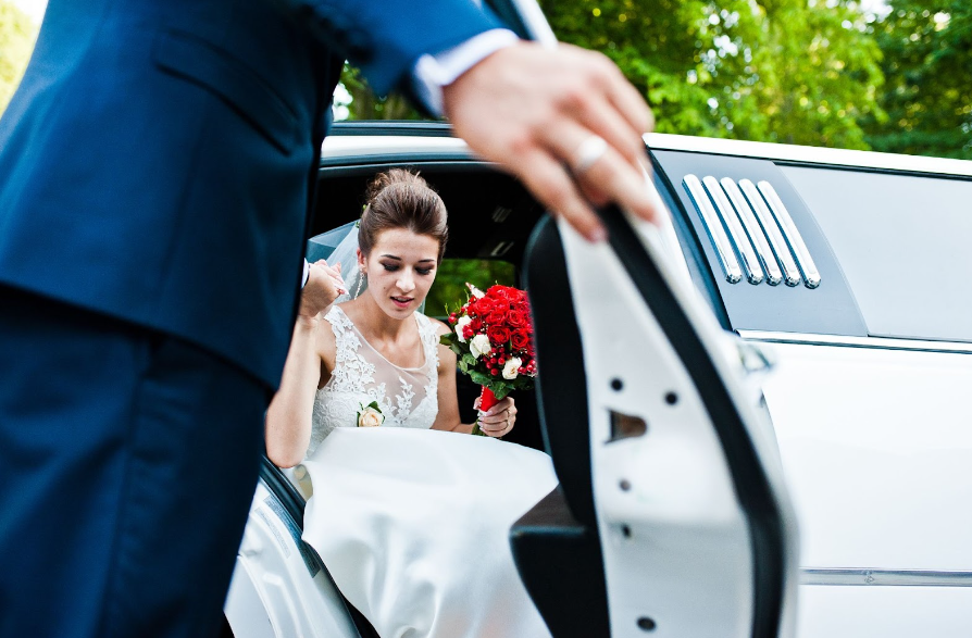 How to Choose the Perfect Wedding Limousine Service